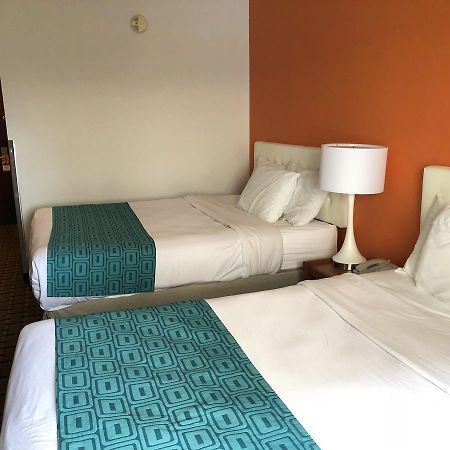 Howard Johnson By Wyndham Airport Louisville Esterno foto