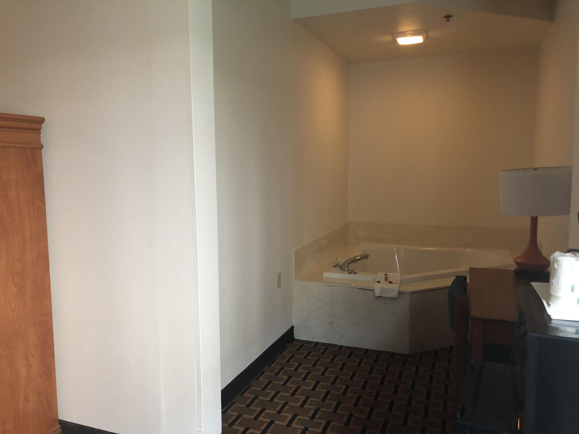 Howard Johnson By Wyndham Airport Louisville Esterno foto