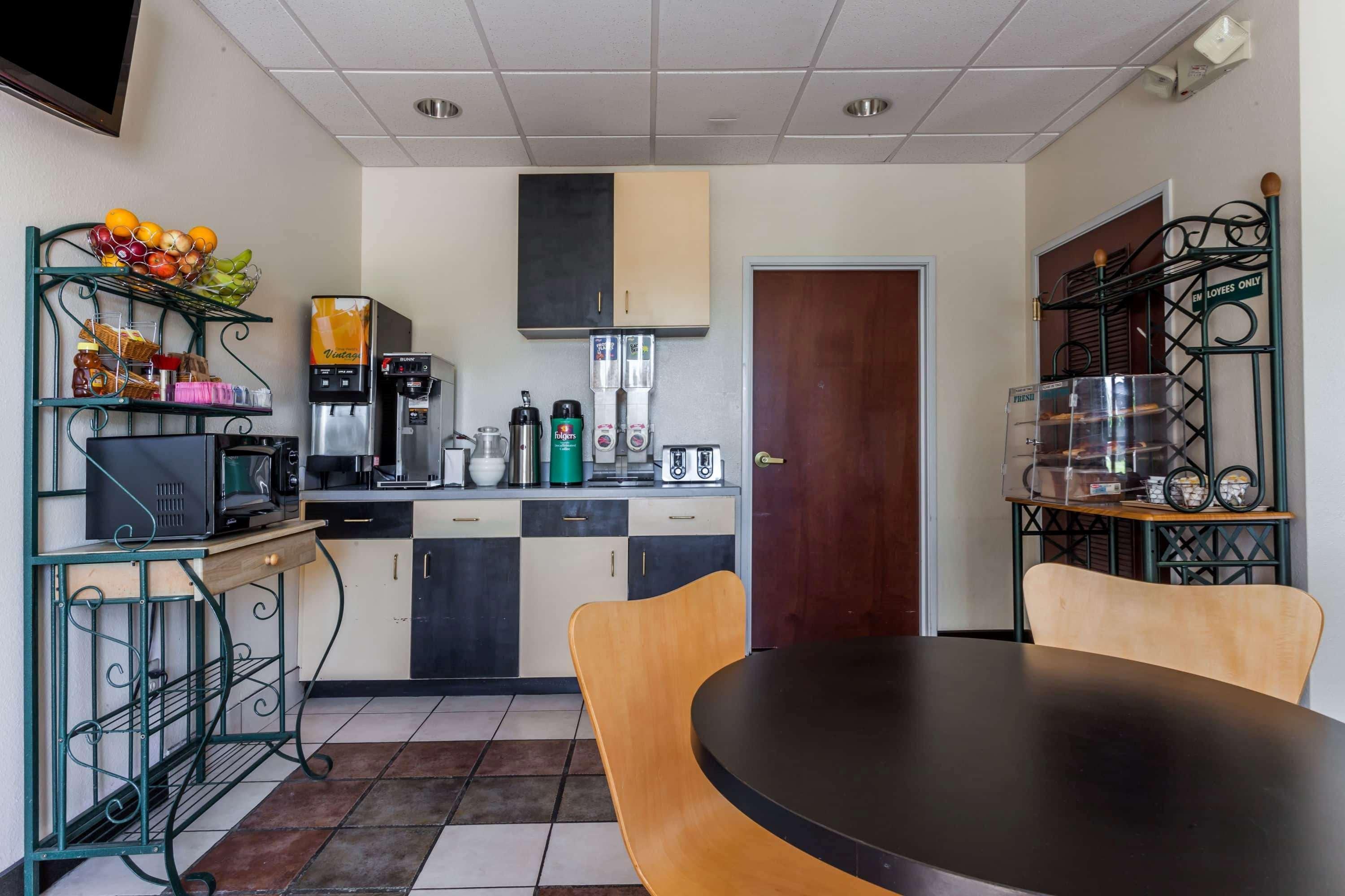 Howard Johnson By Wyndham Airport Louisville Esterno foto