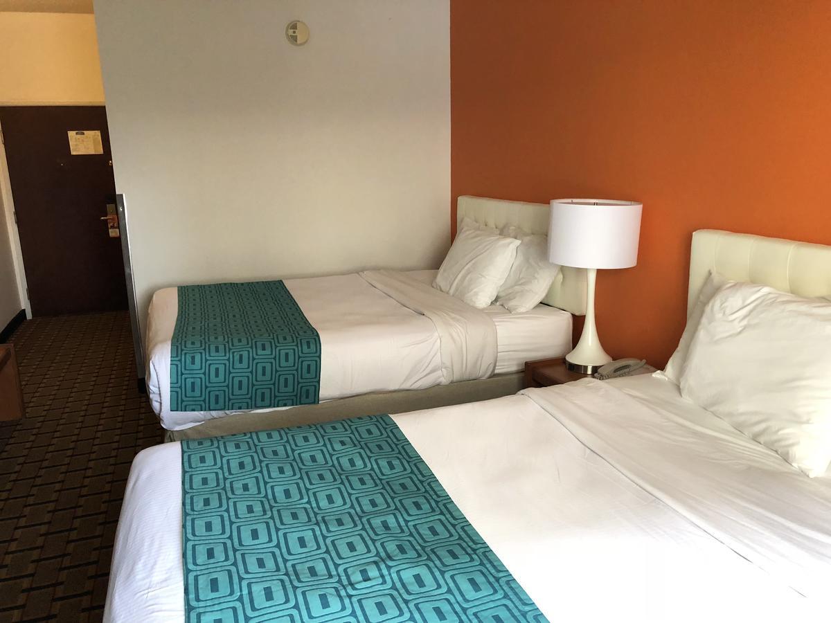 Howard Johnson By Wyndham Airport Louisville Esterno foto